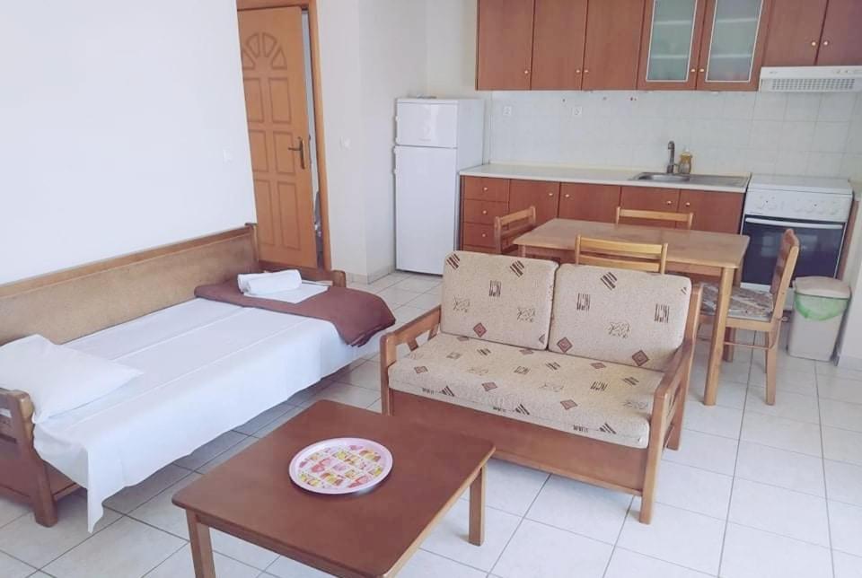 Stratos Family Apartments & Studios Neos Marmaras Rum bild